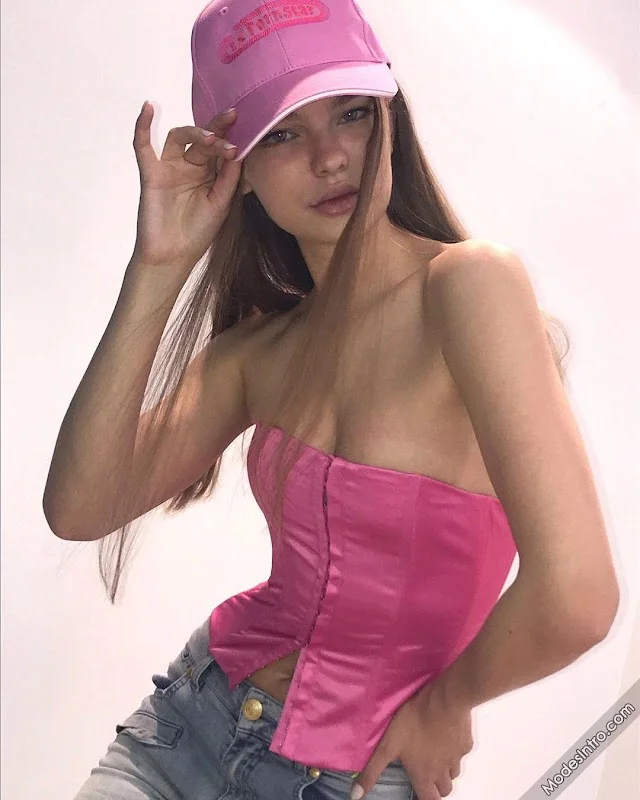 Alessandra Mars
