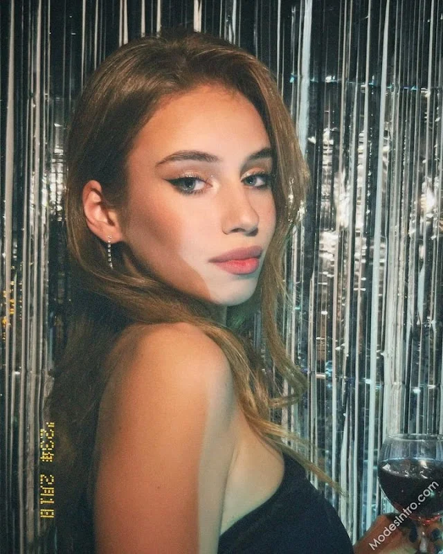 Anasteysha Menyaylenkova