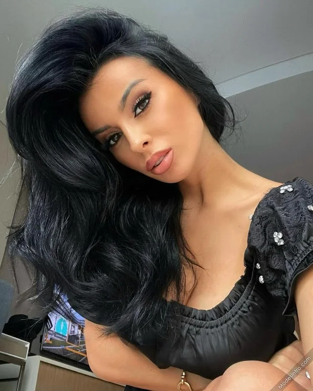 Angie Liciious