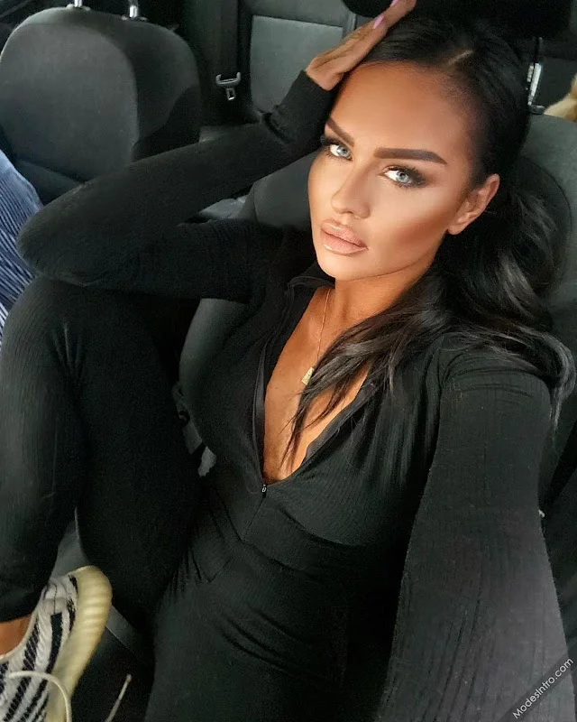 Ania Szubert