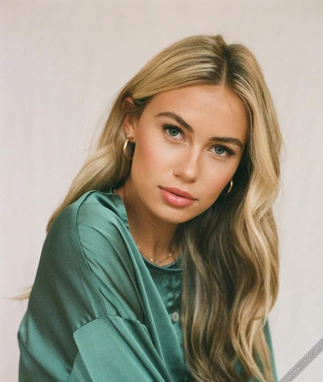 Ellie Jamrozy Cover Photo