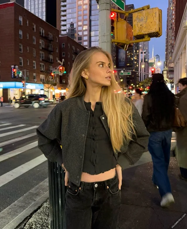 Lena Ludwig Cover Photo