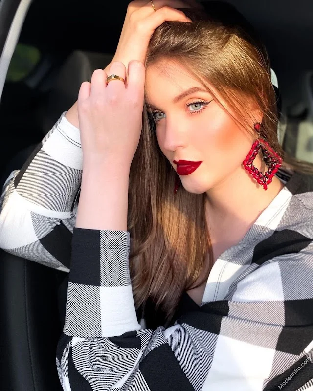 Leticia Navarro Cover Photo