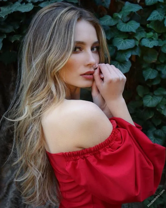 Viktoria Manko Cover Photo