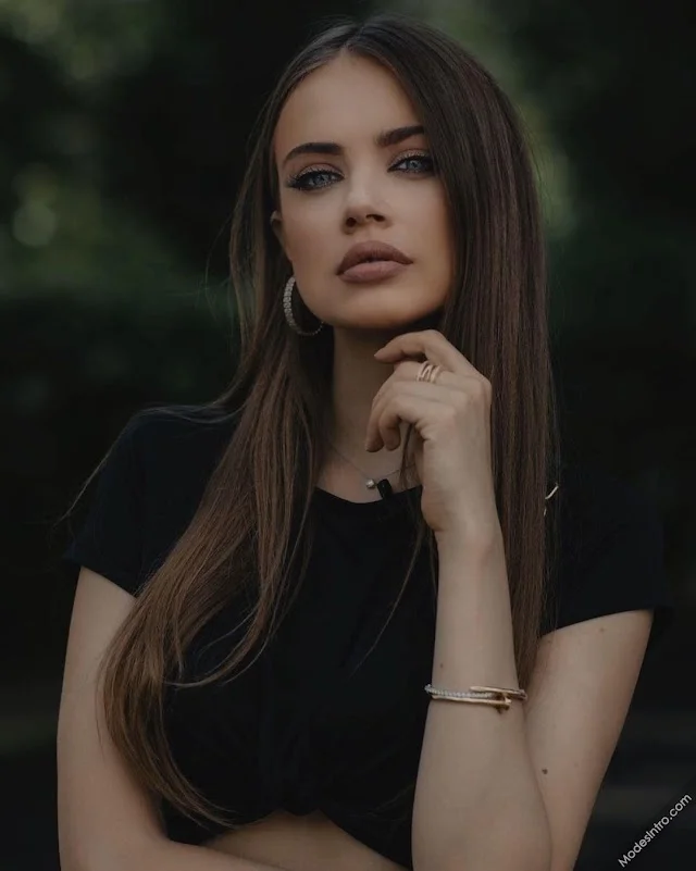 Xenia Tchoumi
