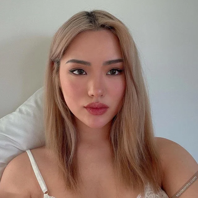 Amberly Zhou