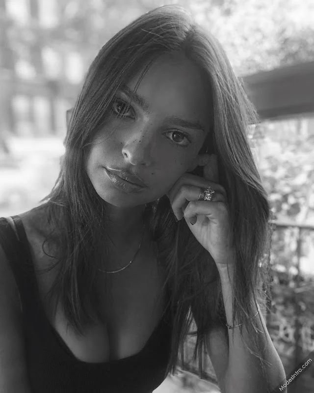 Emily Ratajkowski